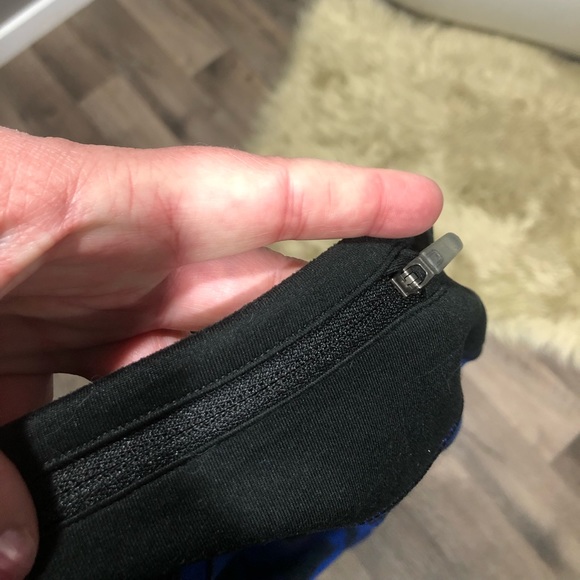 Blue/black Dri-Fit woman’s Capris - Picture 5 of 8